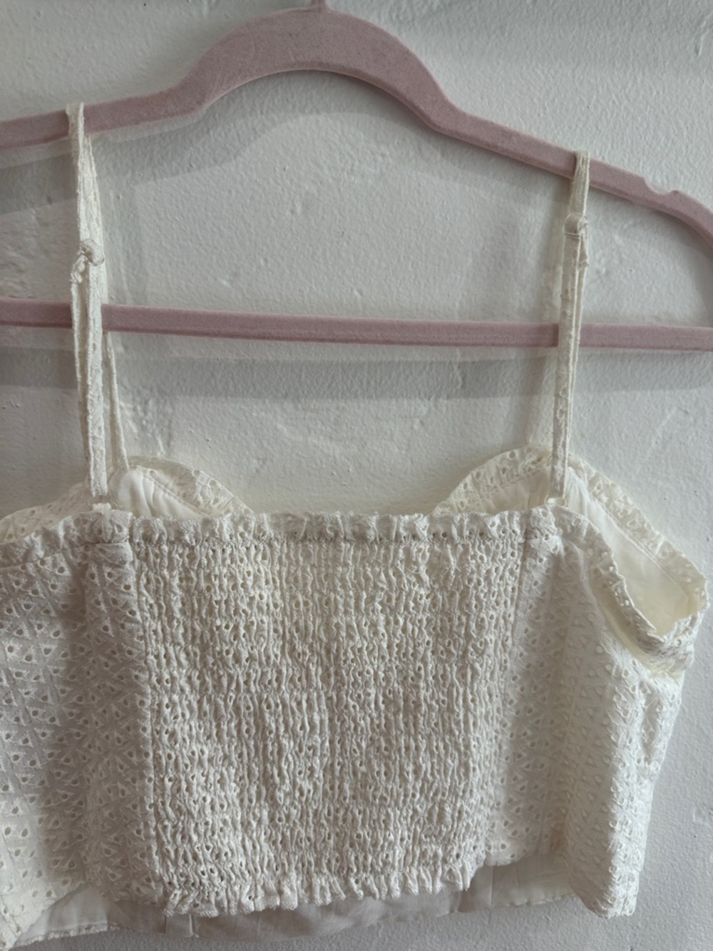 Avec Les Filles White Eyelet Cropped Cami Top - Picture 3 of 4